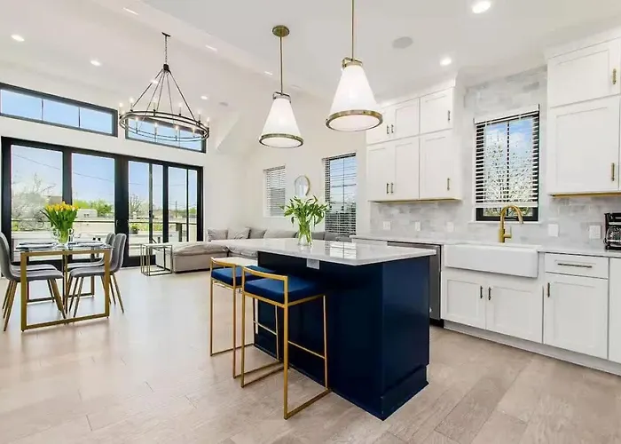 Jungle House Designer Residences - Downtown Holiday home *