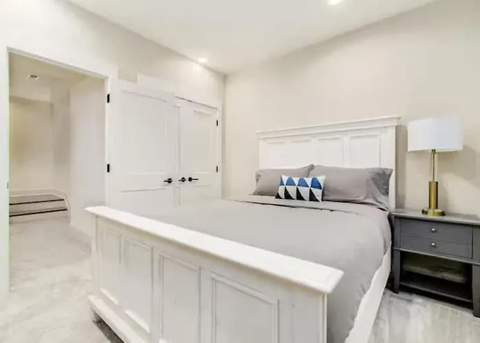 Jungle House Designer Residences - Downtown Columbus