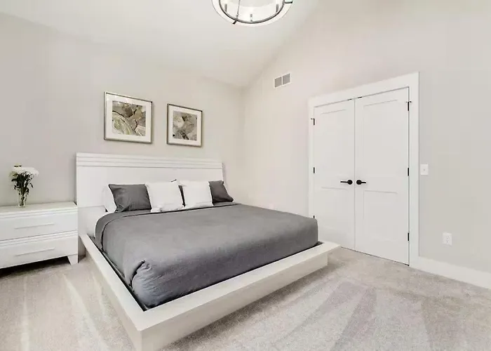 Jungle House Designer Residences - Downtown