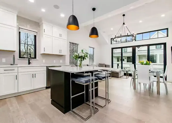 Jungle House Designer Residences - Downtown