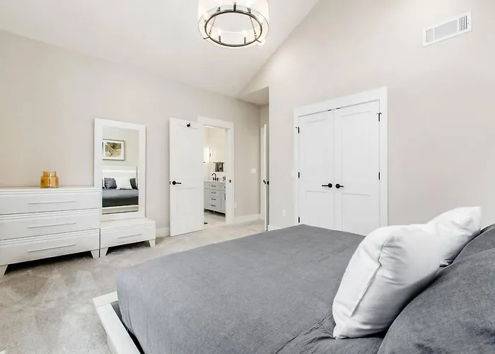 Jungle House Designer Residences - Downtown Columbus