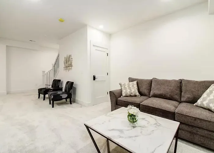 Jungle House Designer Residences - Downtown *