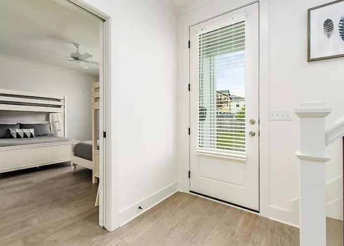 Jungle House Designer Residences - Downtown Holiday home
